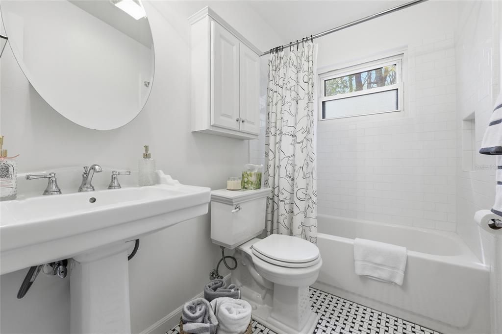 Active With Contract: $339,000 (3 beds, 2 baths, 1361 Square Feet)