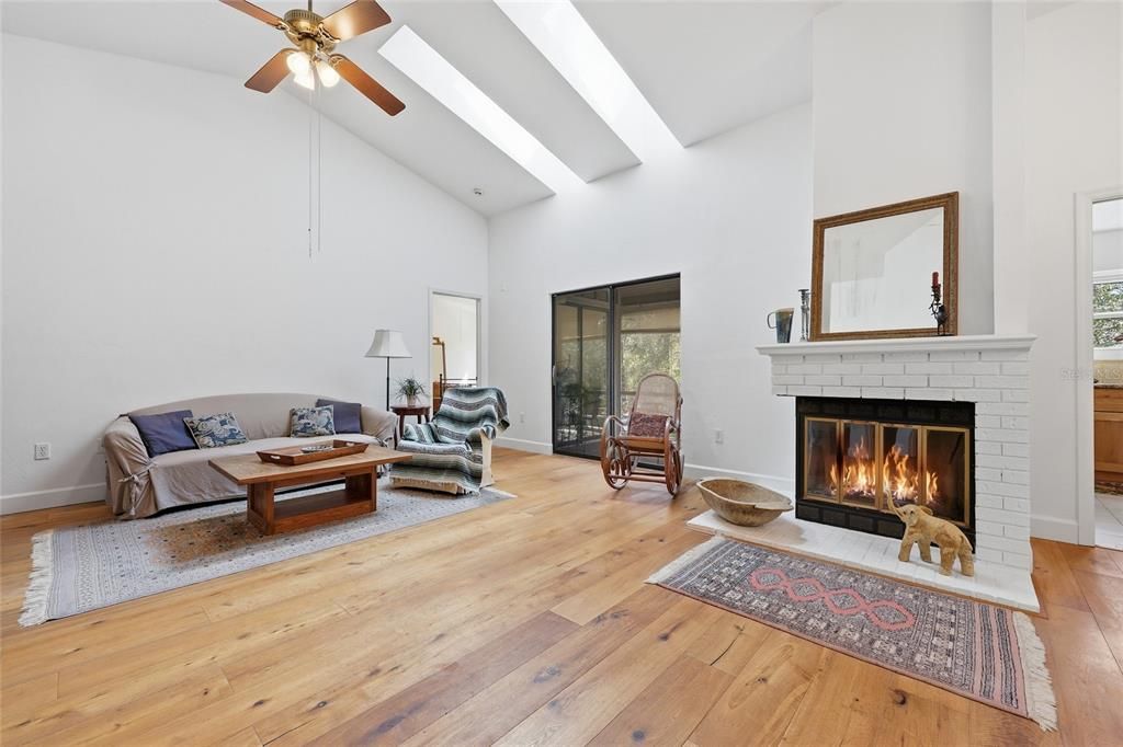 Active With Contract: $339,000 (3 beds, 2 baths, 1361 Square Feet)