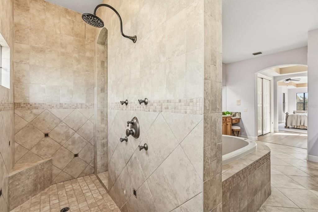 For Sale: $2,750,000 (6 beds, 6 baths, 5882 Square Feet)