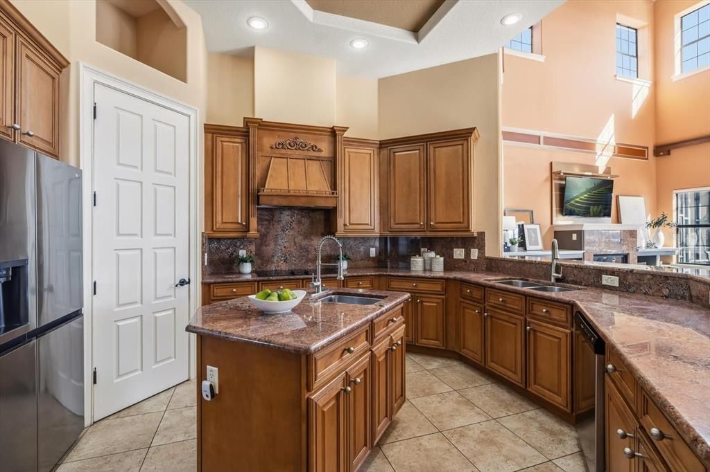 For Sale: $2,750,000 (6 beds, 6 baths, 5882 Square Feet)
