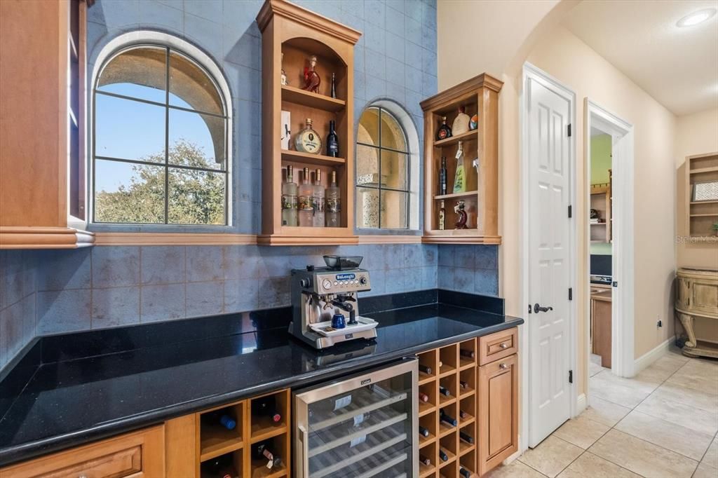 For Sale: $2,750,000 (6 beds, 6 baths, 5882 Square Feet)