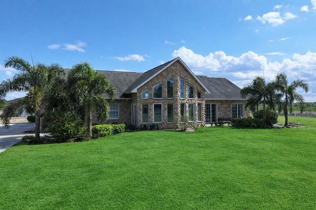 For Sale: $775,000 (3 beds, 3 baths, 2665 Square Feet)