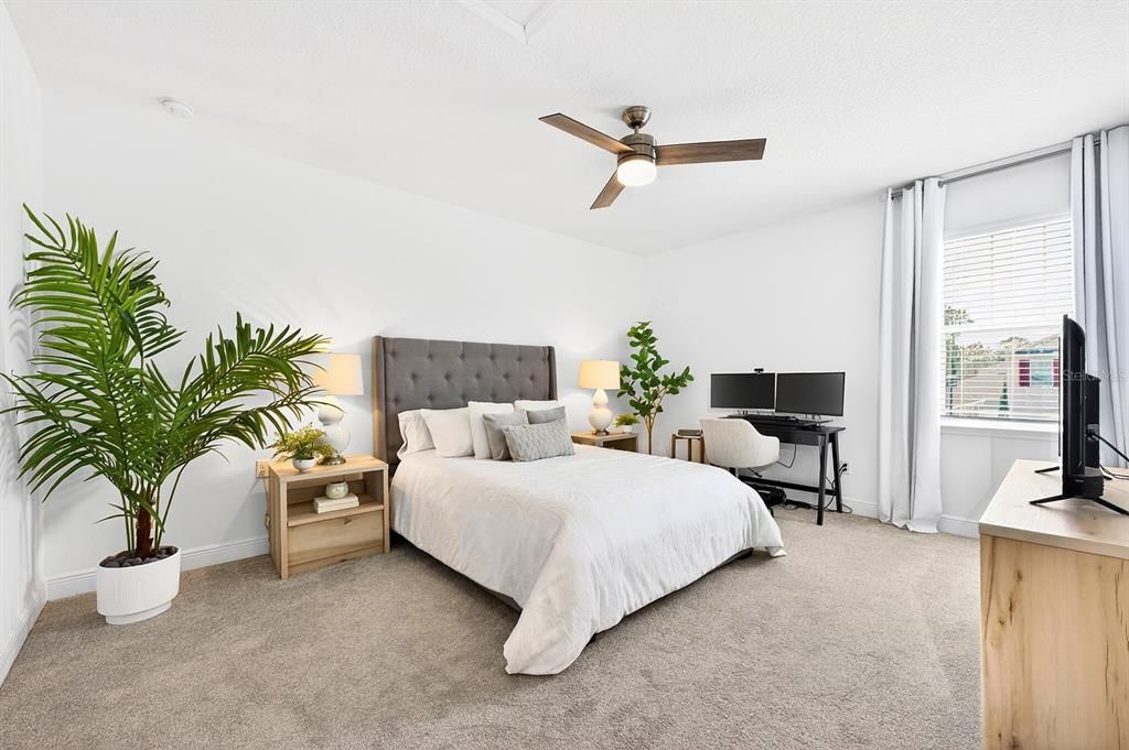 Activo con contrato: $595,000 (6 camas, 4 baños, 3551 Pies cuadrados)
