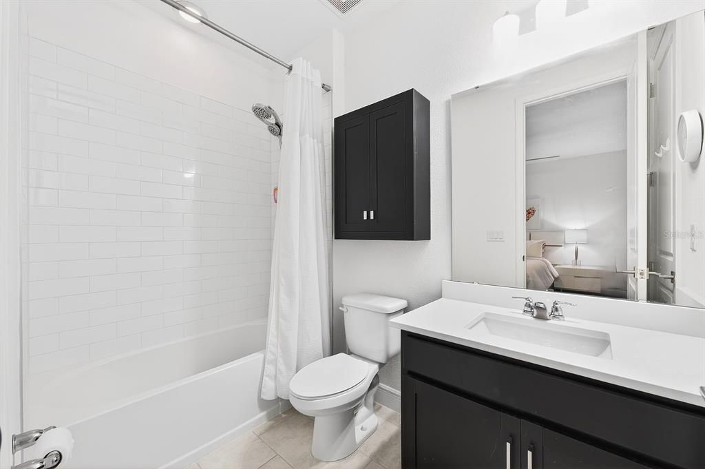 Activo con contrato: $595,000 (6 camas, 4 baños, 3551 Pies cuadrados)