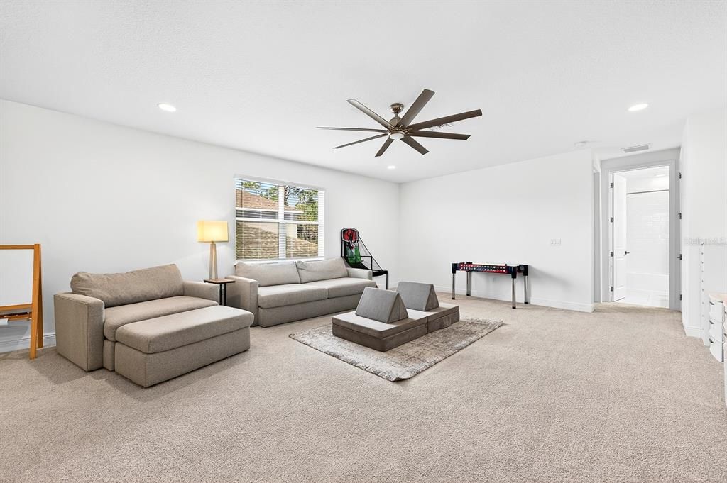 Activo con contrato: $595,000 (6 camas, 4 baños, 3551 Pies cuadrados)