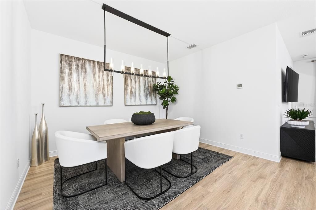 Activo con contrato: $595,000 (6 camas, 4 baños, 3551 Pies cuadrados)