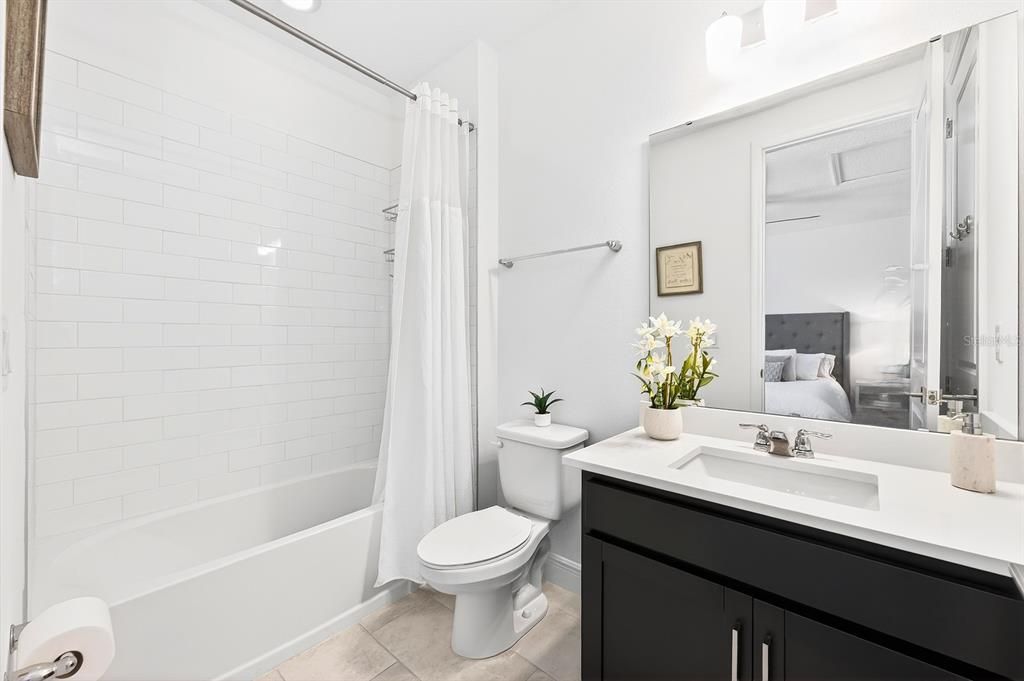 Activo con contrato: $595,000 (6 camas, 4 baños, 3551 Pies cuadrados)