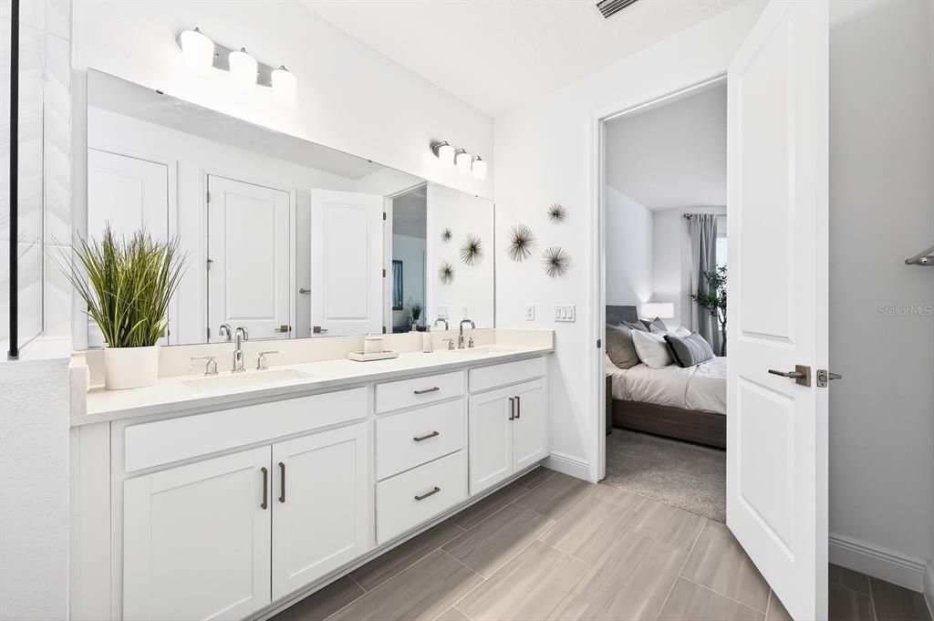 Activo con contrato: $595,000 (6 camas, 4 baños, 3551 Pies cuadrados)