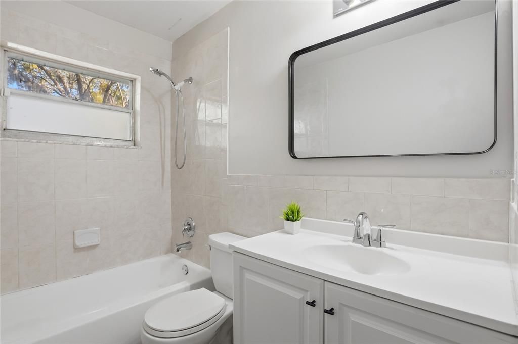 For Sale: $204,999 (3 beds, 1 baths, 986 Square Feet)