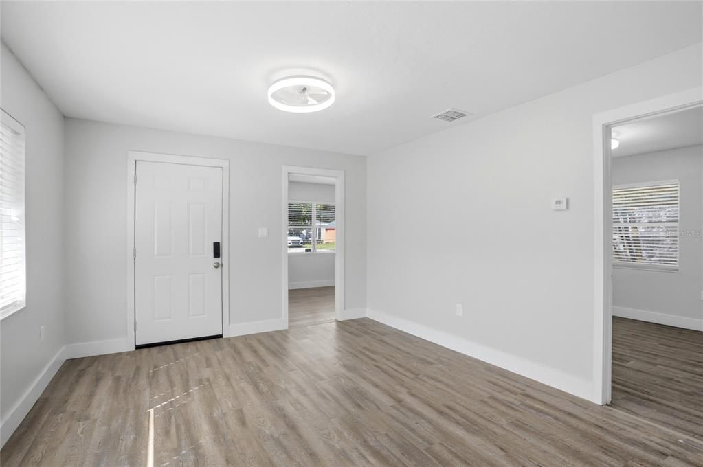 For Sale: $204,999 (3 beds, 1 baths, 986 Square Feet)