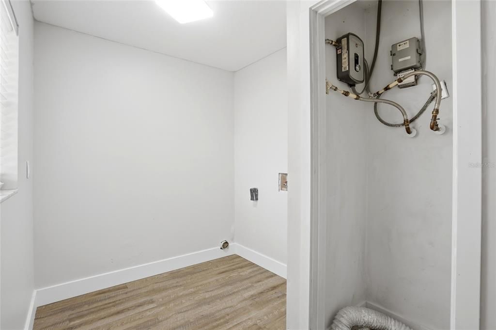 For Sale: $204,999 (3 beds, 1 baths, 986 Square Feet)