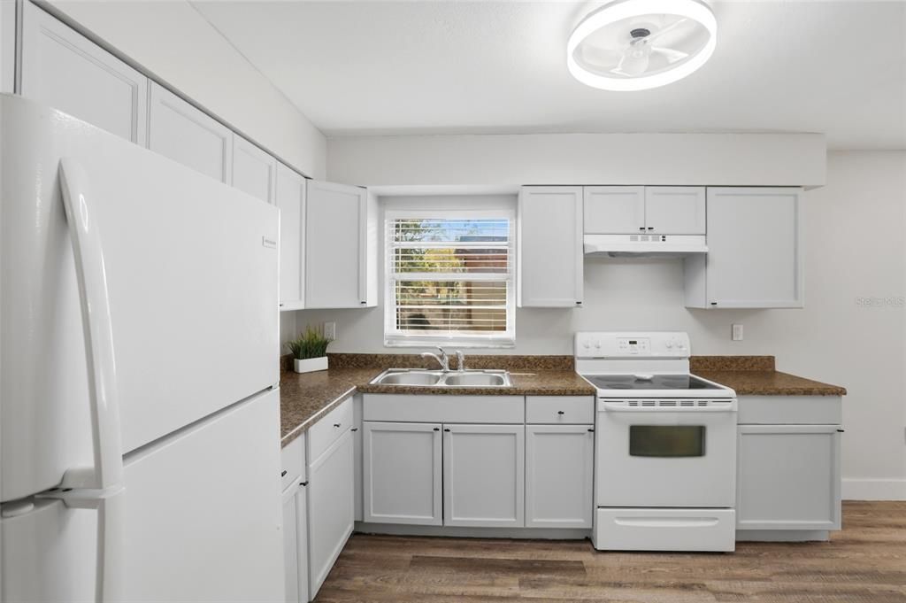 For Sale: $204,999 (3 beds, 1 baths, 986 Square Feet)