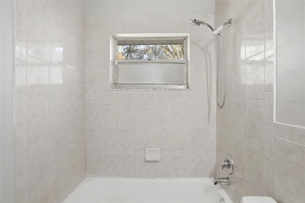 For Sale: $204,999 (3 beds, 1 baths, 986 Square Feet)