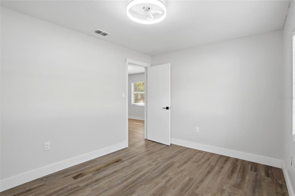 For Sale: $204,999 (3 beds, 1 baths, 986 Square Feet)