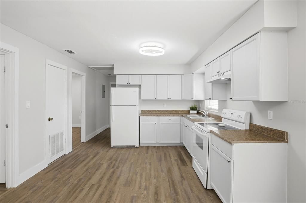 For Sale: $204,999 (3 beds, 1 baths, 986 Square Feet)