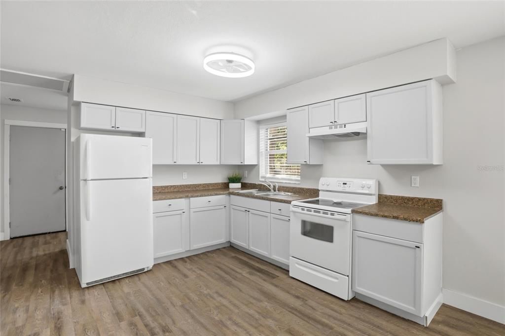 For Sale: $204,999 (3 beds, 1 baths, 986 Square Feet)