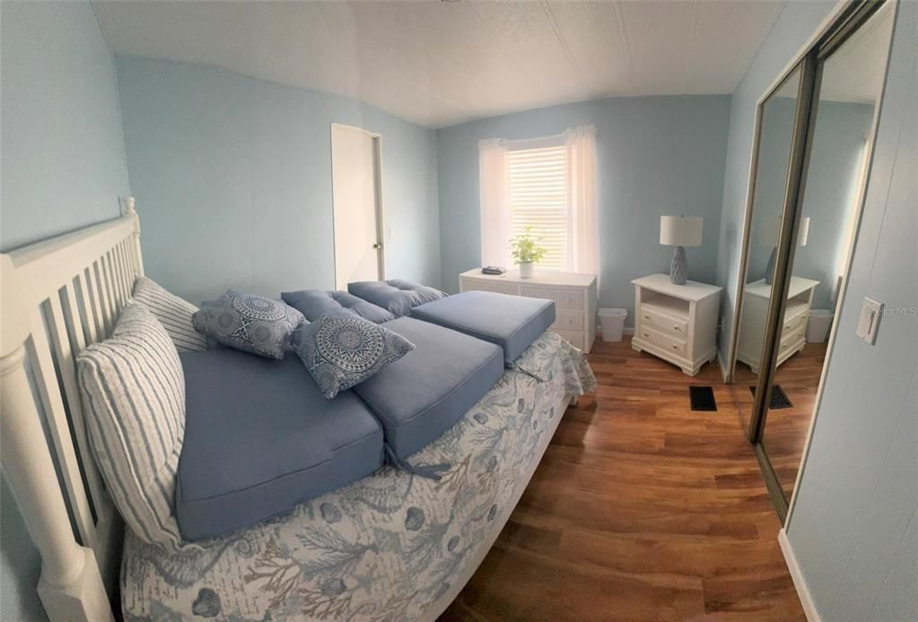 For Sale: $239,900 (2 beds, 2 baths, 1165 Square Feet)