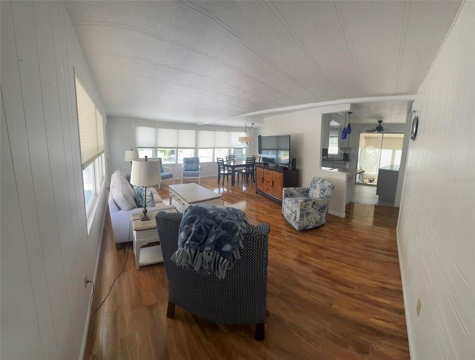For Sale: $239,900 (2 beds, 2 baths, 1165 Square Feet)