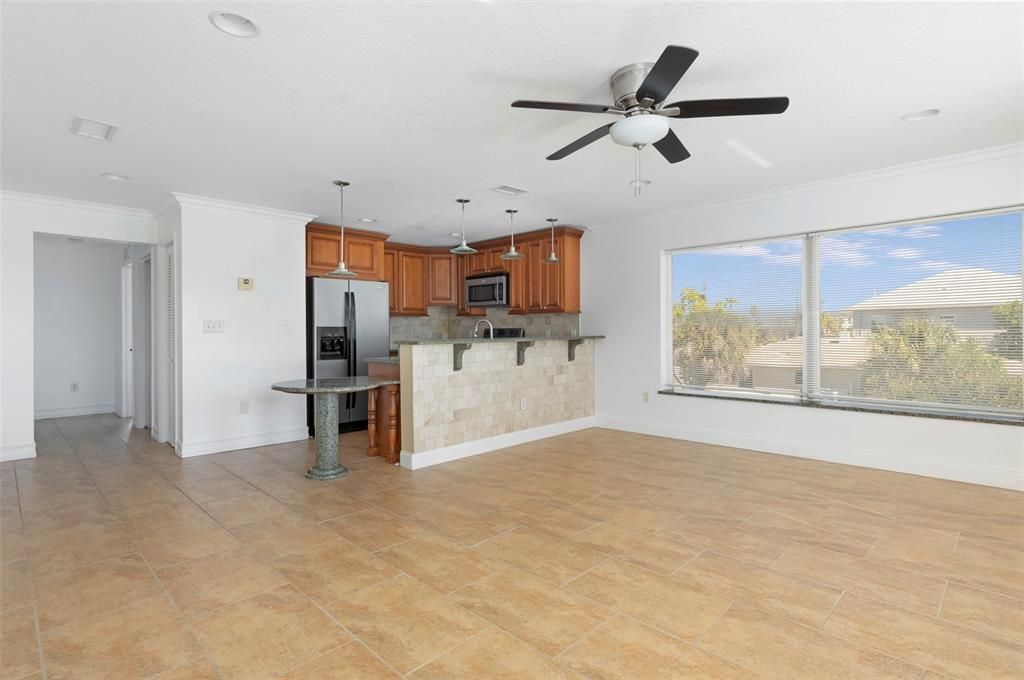 Active With Contract: $2,400 (2 beds, 1 baths, 1142 Square Feet)