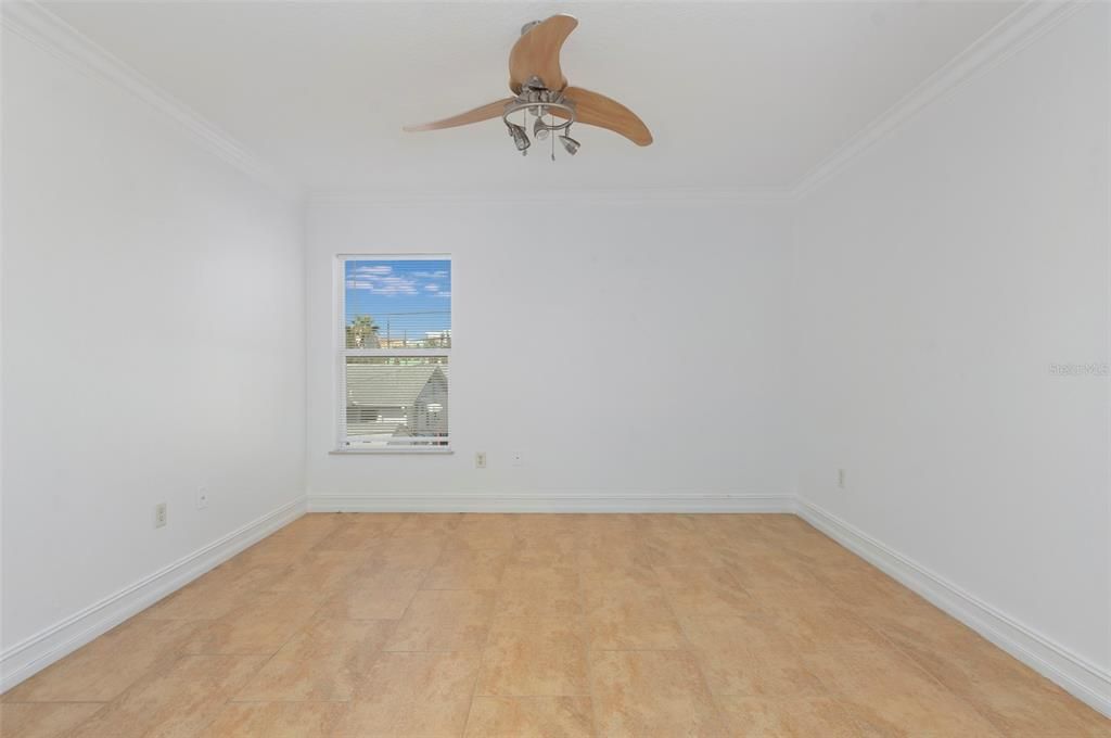 Active With Contract: $2,400 (2 beds, 1 baths, 1142 Square Feet)