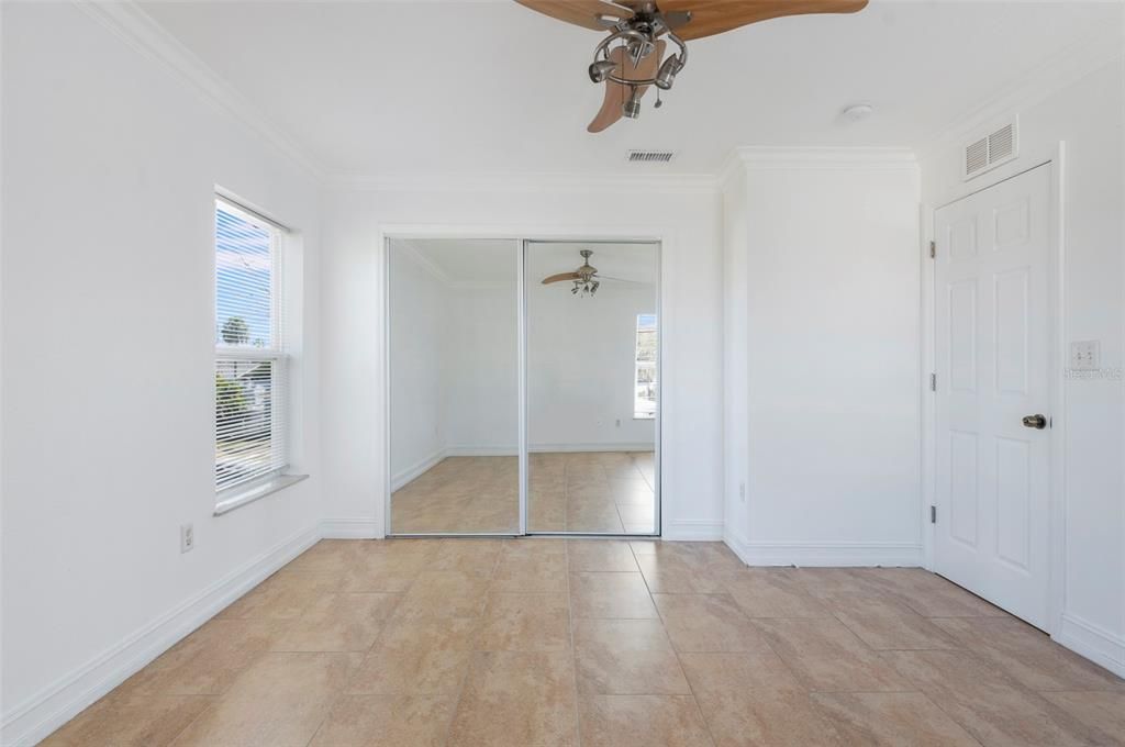 Active With Contract: $2,400 (2 beds, 1 baths, 1142 Square Feet)