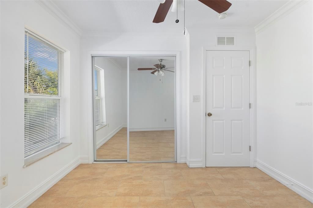 Active With Contract: $2,400 (2 beds, 1 baths, 1142 Square Feet)