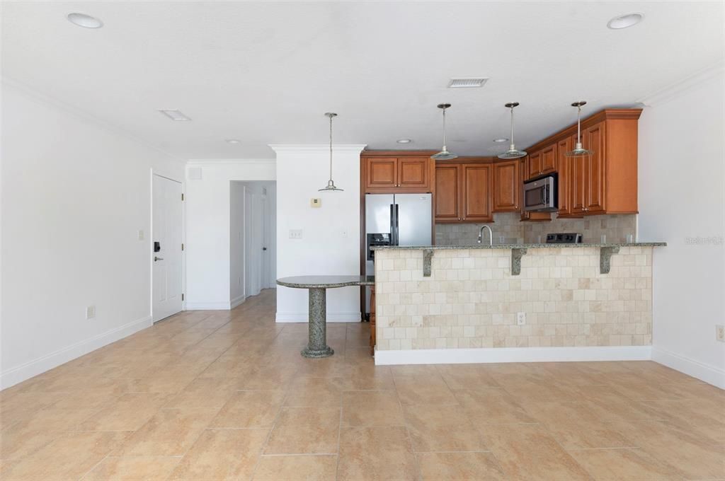 Active With Contract: $2,400 (2 beds, 1 baths, 1142 Square Feet)