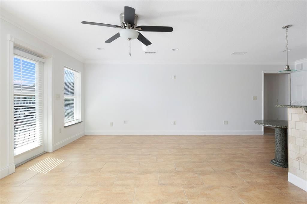 Active With Contract: $2,400 (2 beds, 1 baths, 1142 Square Feet)