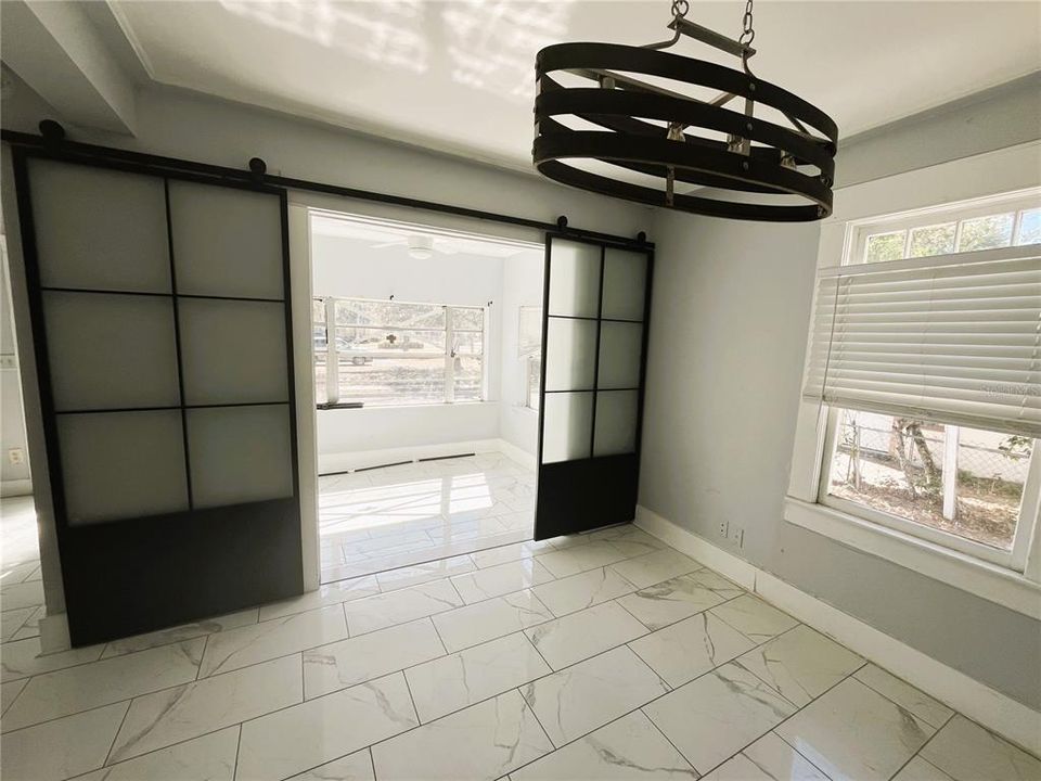 Под контрактом: $189,999 (4 спален, 3 ванн, 2216 Квадратных фут)