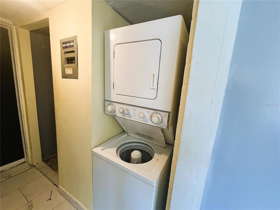 Под контрактом: $189,999 (4 спален, 3 ванн, 2216 Квадратных фут)
