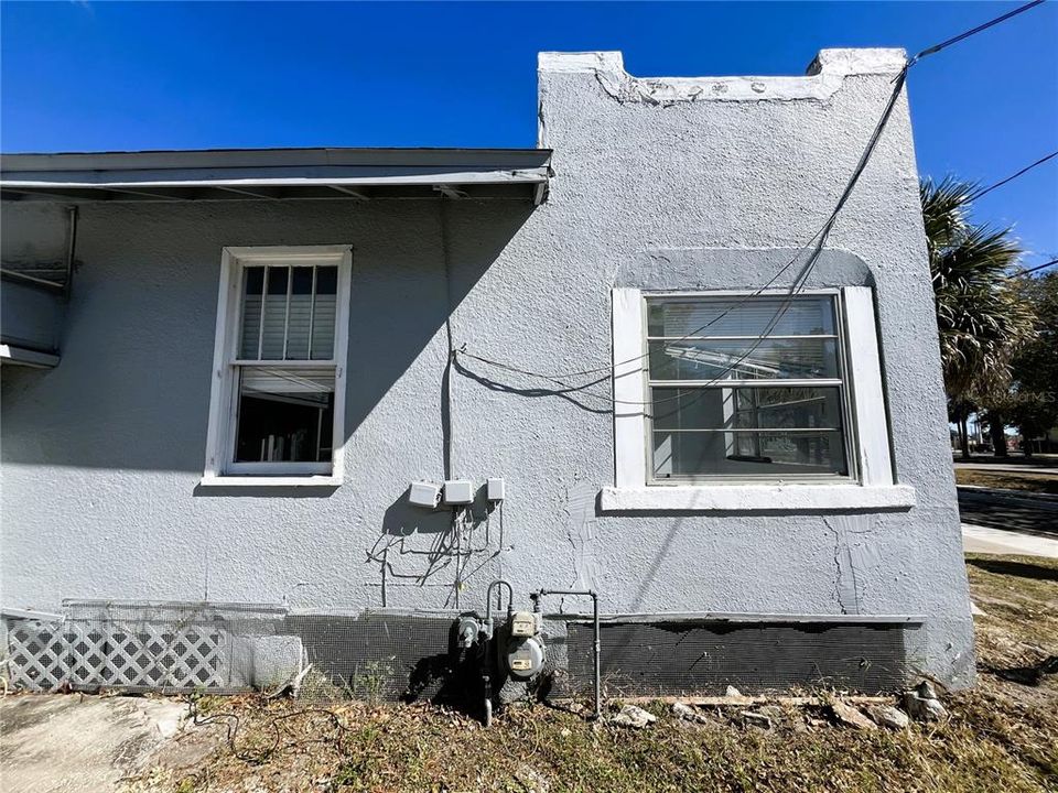 Под контрактом: $189,999 (4 спален, 3 ванн, 2216 Квадратных фут)