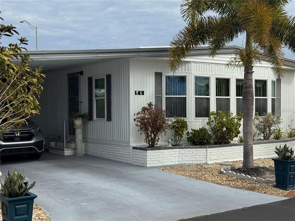 For Sale: $169,900 (2 beds, 2 baths, 1318 Square Feet)