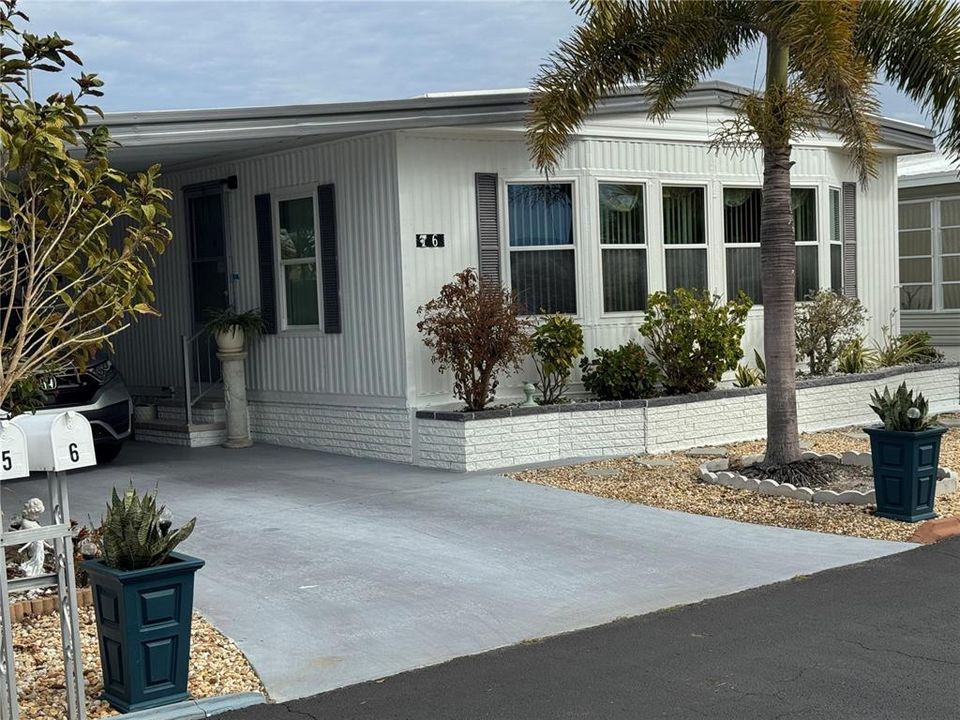 For Sale: $169,900 (2 beds, 2 baths, 1318 Square Feet)