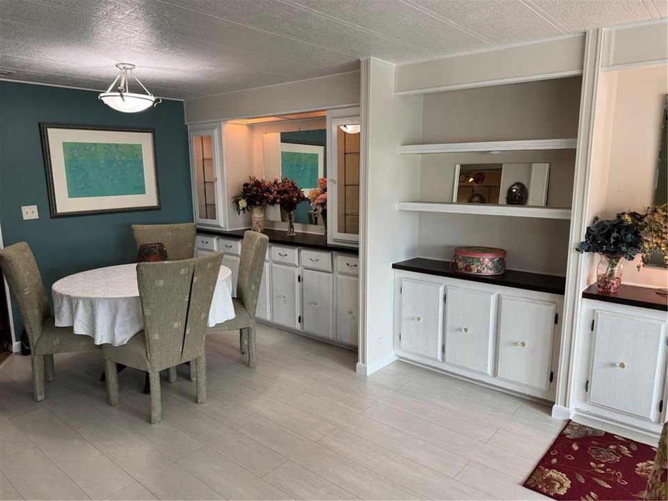 For Sale: $169,900 (2 beds, 2 baths, 1318 Square Feet)