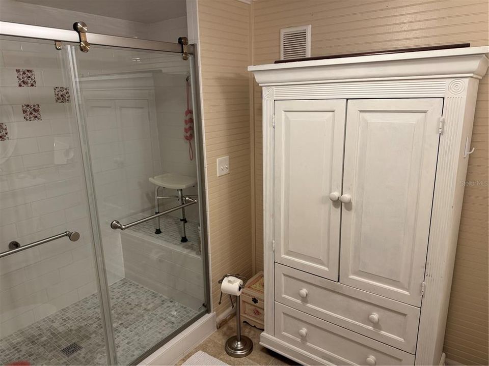 For Sale: $169,900 (2 beds, 2 baths, 1318 Square Feet)
