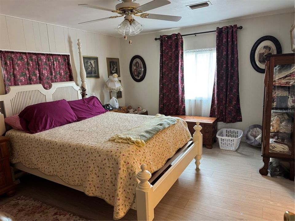 For Sale: $169,900 (2 beds, 2 baths, 1318 Square Feet)
