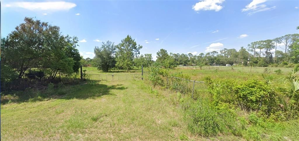 На продажу: $799,999 (5.75 acres)