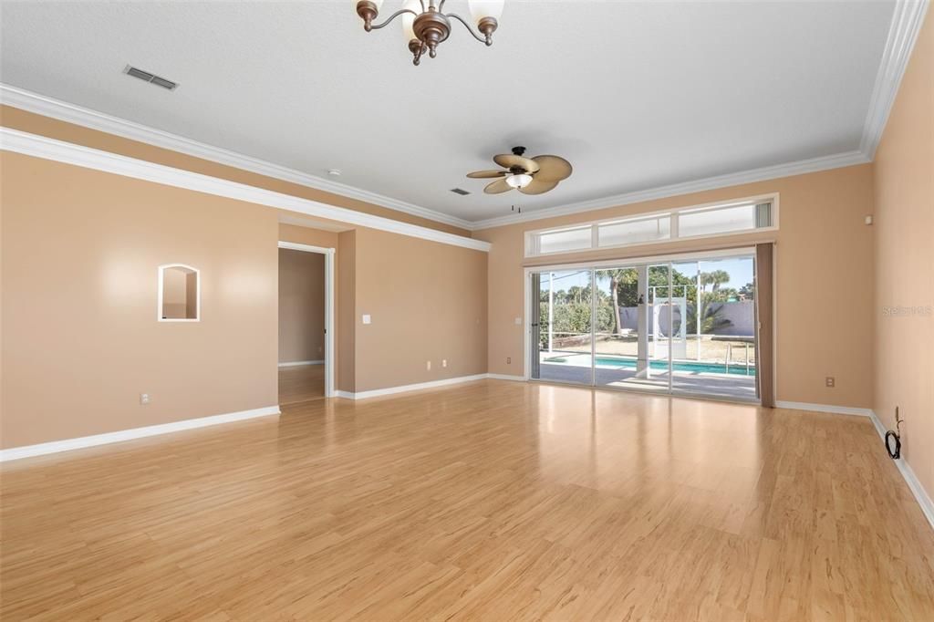 En Venta: $499,000 (2 camas, 2 baños, 1407 Pies cuadrados)