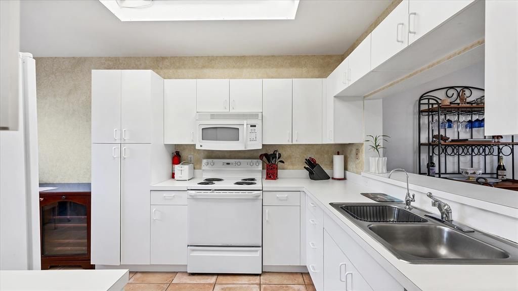 На продажу: $249,000 (2 спален, 2 ванн, 1106 Квадратных фут)