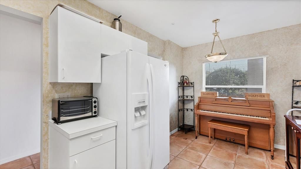 На продажу: $249,000 (2 спален, 2 ванн, 1106 Квадратных фут)
