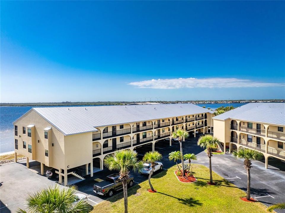 For Sale: $274,900 (2 beds, 2 baths, 1150 Square Feet)