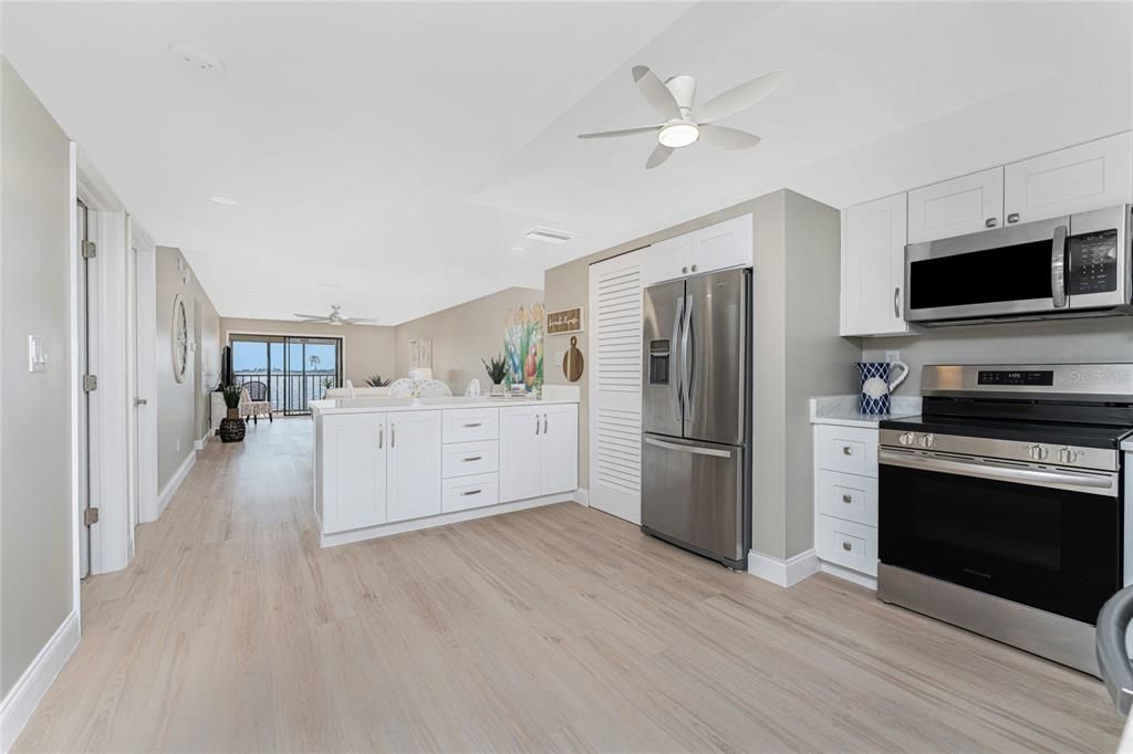 For Sale: $274,900 (2 beds, 2 baths, 1150 Square Feet)