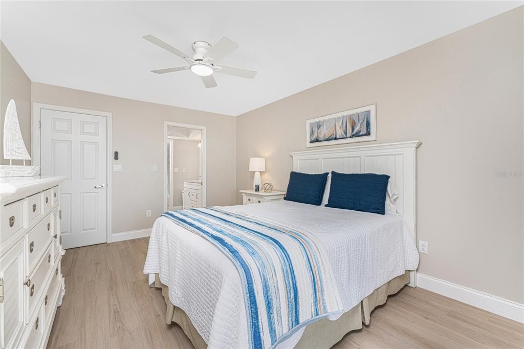 For Sale: $274,900 (2 beds, 2 baths, 1150 Square Feet)