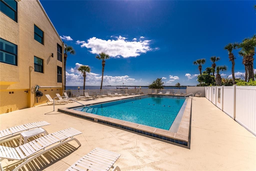 For Sale: $274,900 (2 beds, 2 baths, 1150 Square Feet)