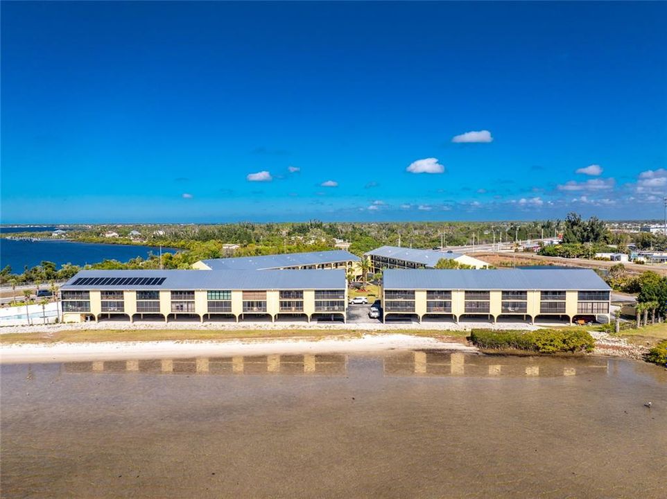 For Sale: $274,900 (2 beds, 2 baths, 1150 Square Feet)