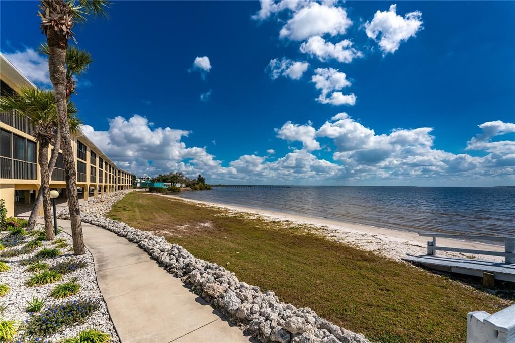 For Sale: $274,900 (2 beds, 2 baths, 1150 Square Feet)
