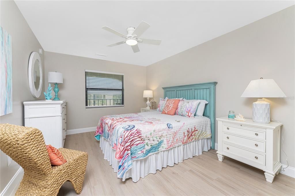 For Sale: $274,900 (2 beds, 2 baths, 1150 Square Feet)