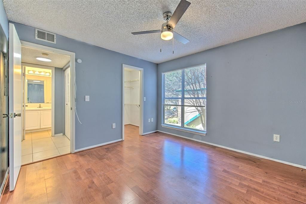 Activo con contrato: $133,500 (1 camas, 1 baños, 738 Pies cuadrados)