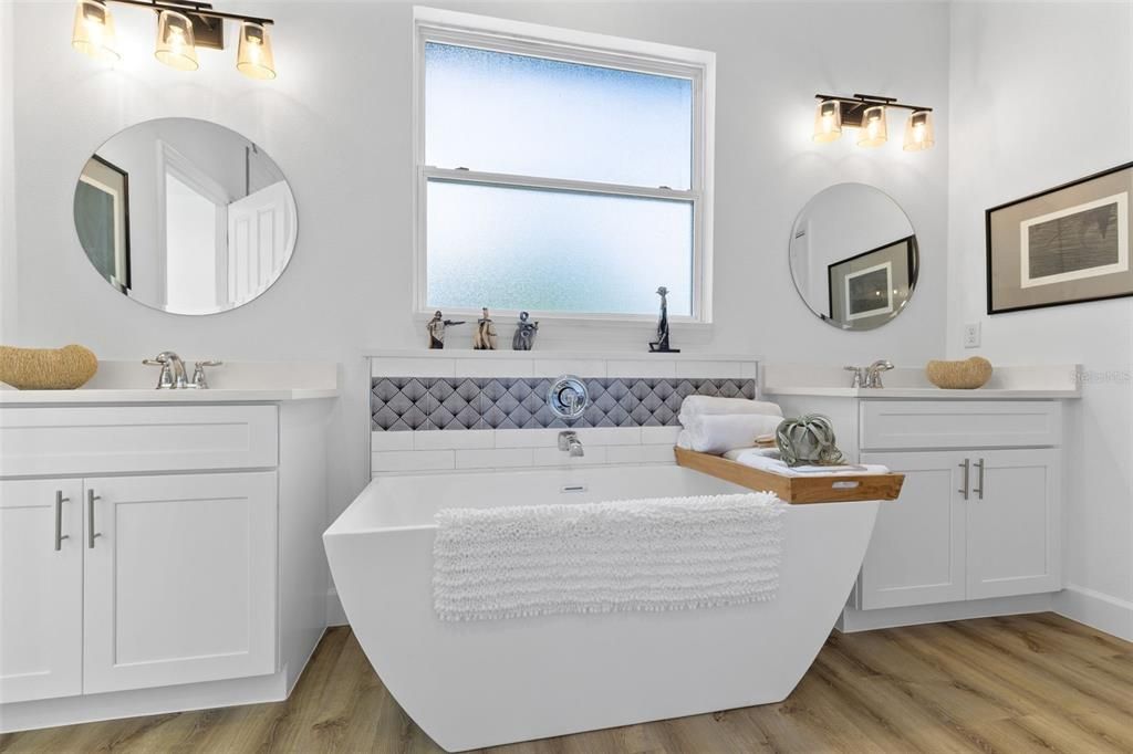 For Sale: $895,000 (3 beds, 2 baths, 2237 Square Feet)