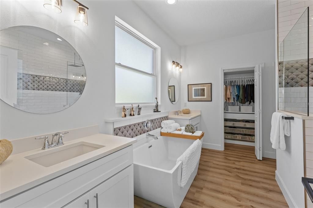 For Sale: $895,000 (3 beds, 2 baths, 2237 Square Feet)
